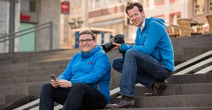 Jens Albers und Simon Wiggen - die Redakteuer hinter der Ostergeschichte auf WhatsApp